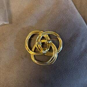 Vintage Monet Gold Tone Interlocking Circles Brooch Pin